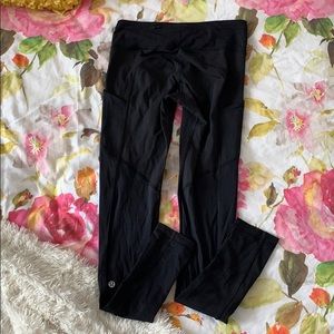 Lululemon leggings with pockets. Size 6.